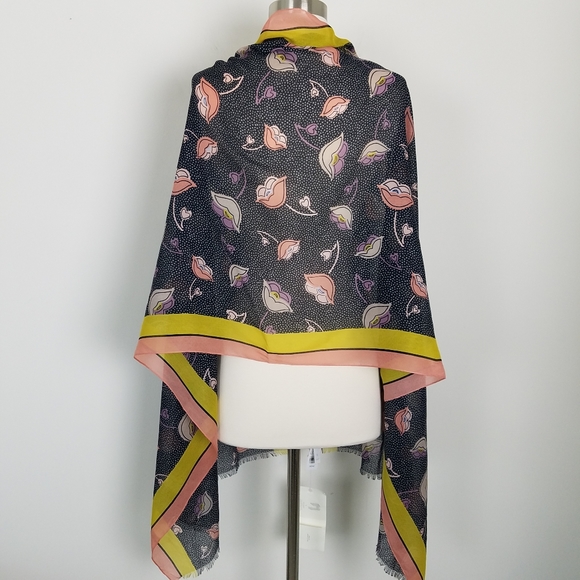 Loft The Long Scarf Tulip Heart Wrap - Picture 2 of 12